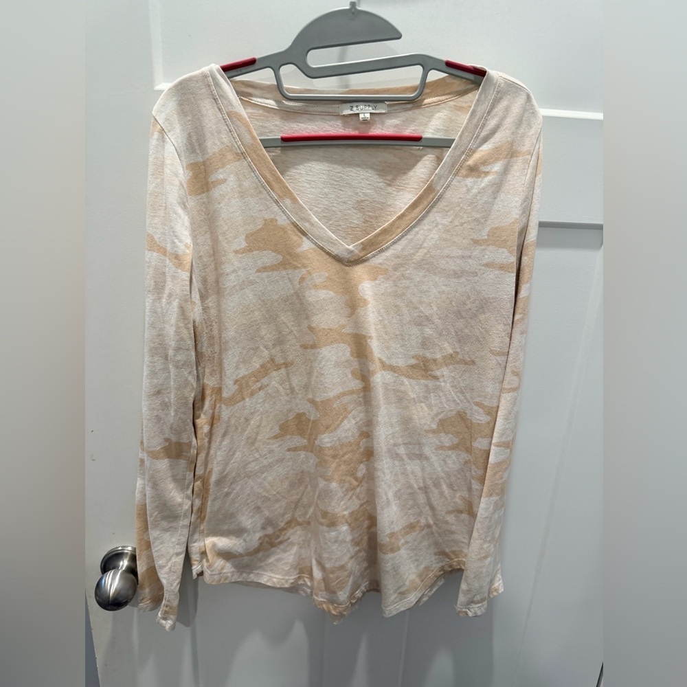 Z Supply Camo Long Sleeve V-Neck Tee Size L Tan Beige